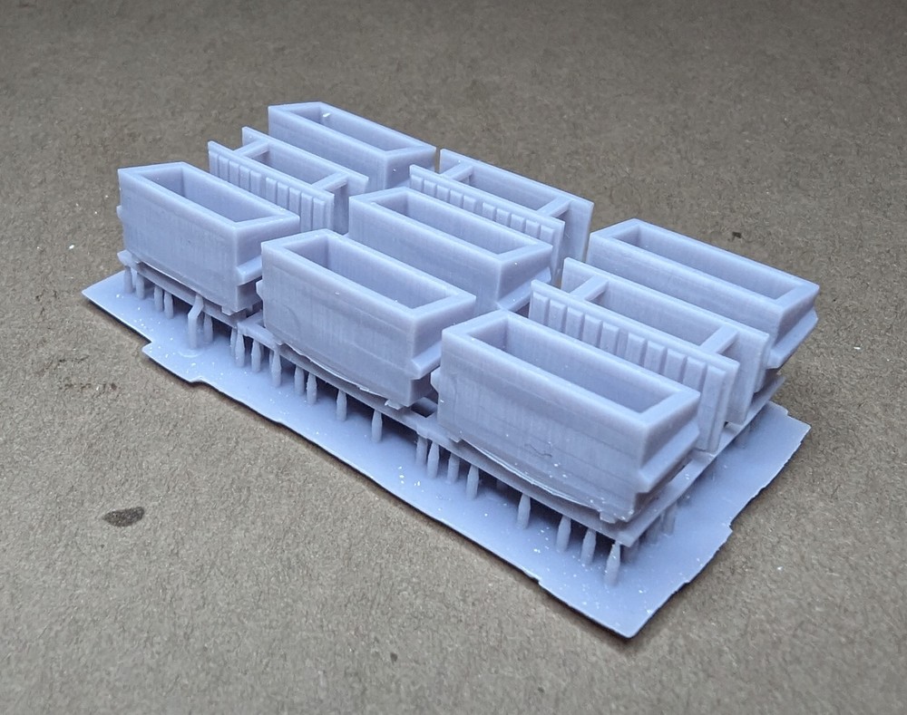 Z-Scale Dumpster and Lids
