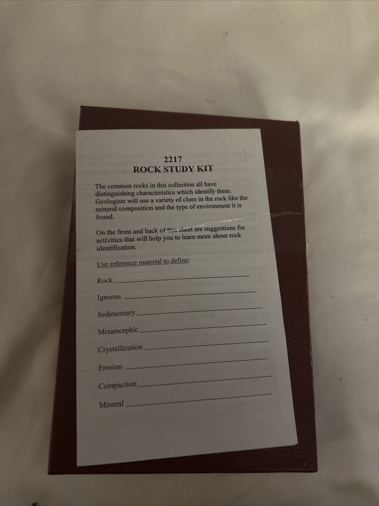 GSC International 2217 Rock Study Kit with 15 Numbered Specimens.