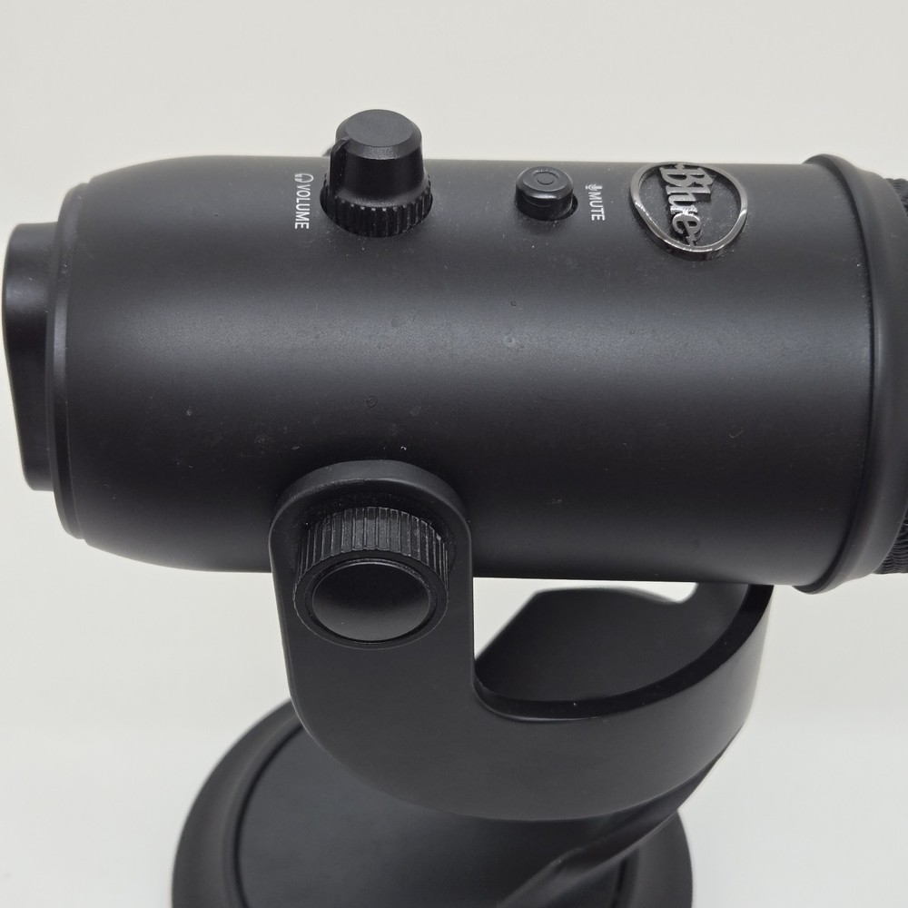 Blue Yeti USB Condenser Microphone Black Multiple Polar Patterns Mute Switch