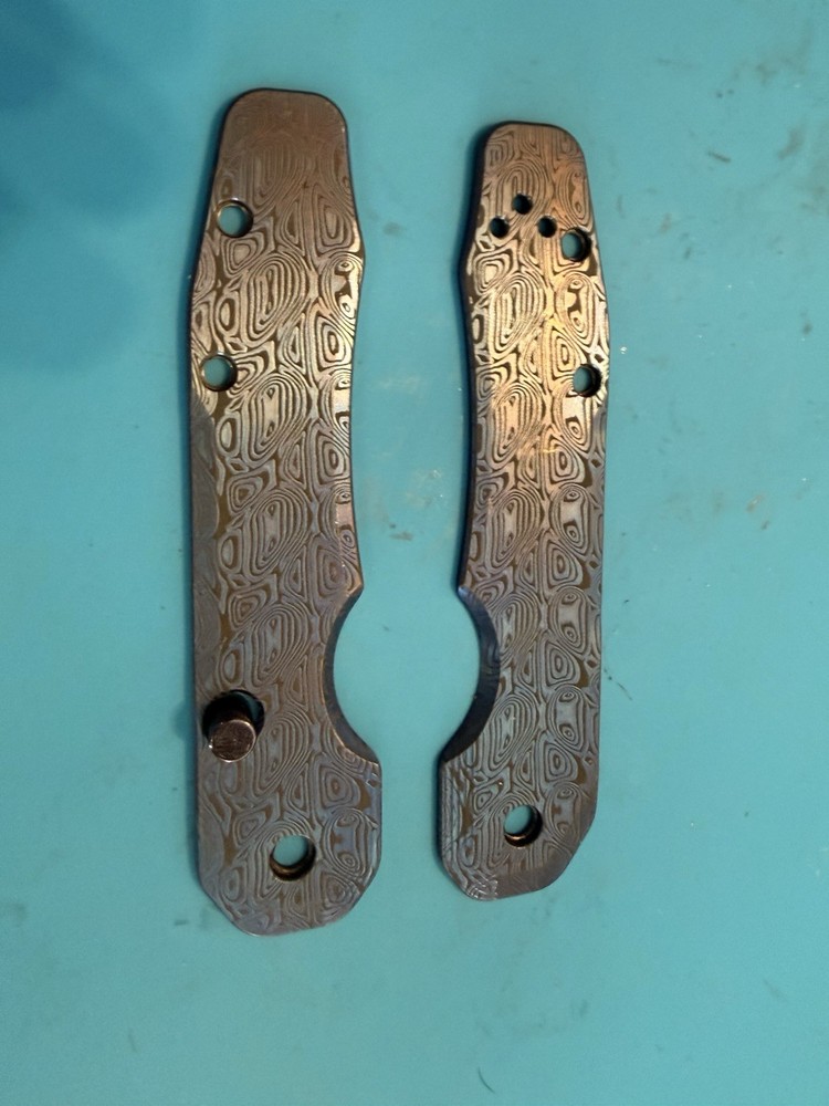 Spyderco Smock Damascus Anodized Scales + Button