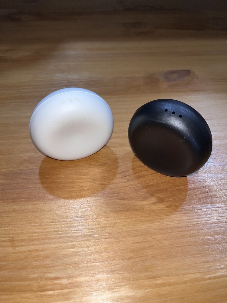 Tupperware Ergonomic Salt & Pepper Shakers black & White