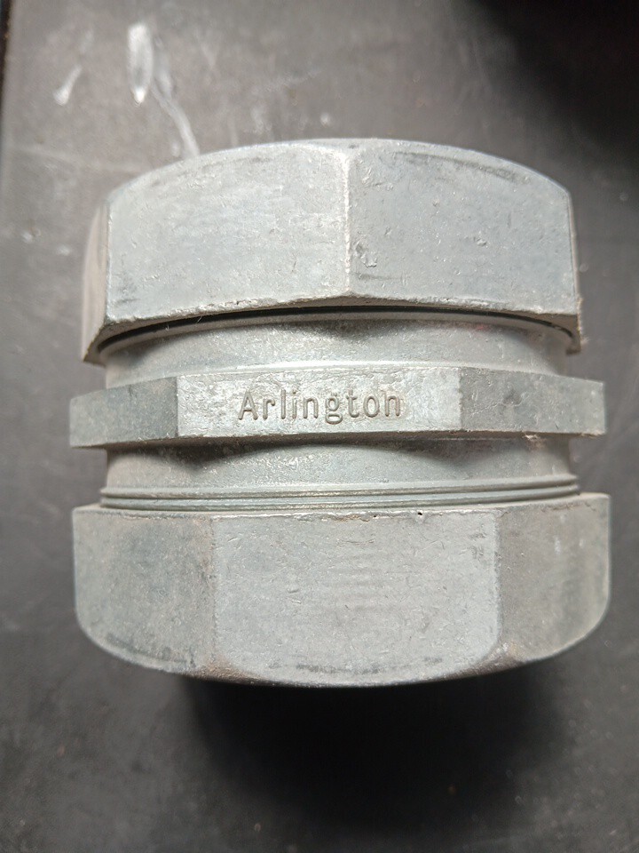 3" ARLINGTON COMPRESSION CONDUIT COUPLINGS. C011