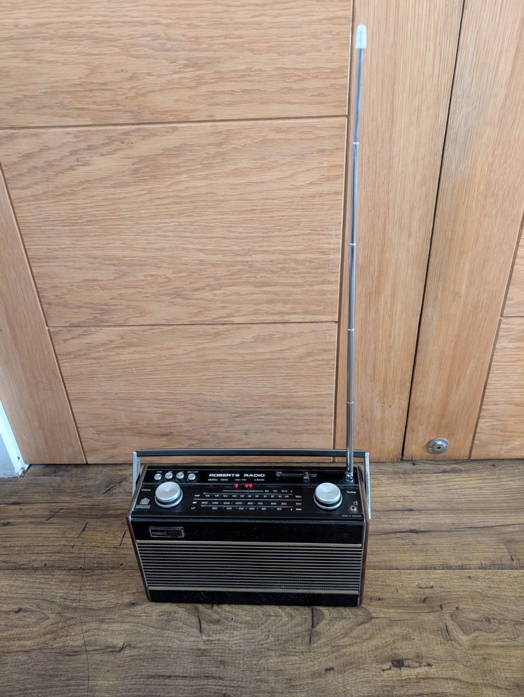 VINTAGE ROBERTS RADIO R800 WORKING