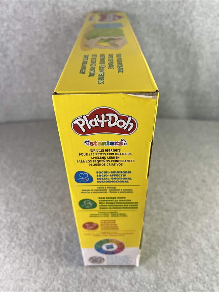 Play-Doh Fold And Go Playmat Starter Set With 19 Accessories