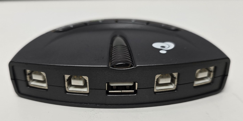 IOGEAR 4 port USB 2.0 Automatic Sharing Switch