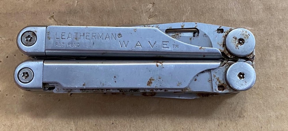 VINTAGE LEATHERMAN WAVE MULTI-TOOL.