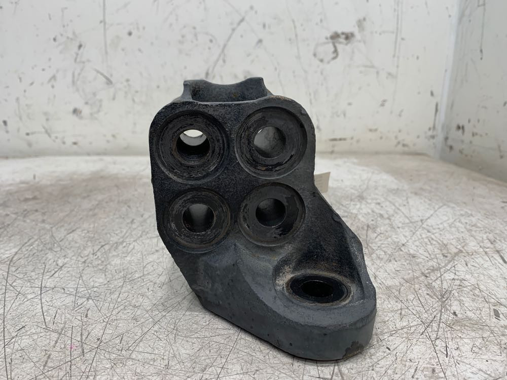 2014 Peterbilt 587 Engine Mount 1670903 (548-11748)
