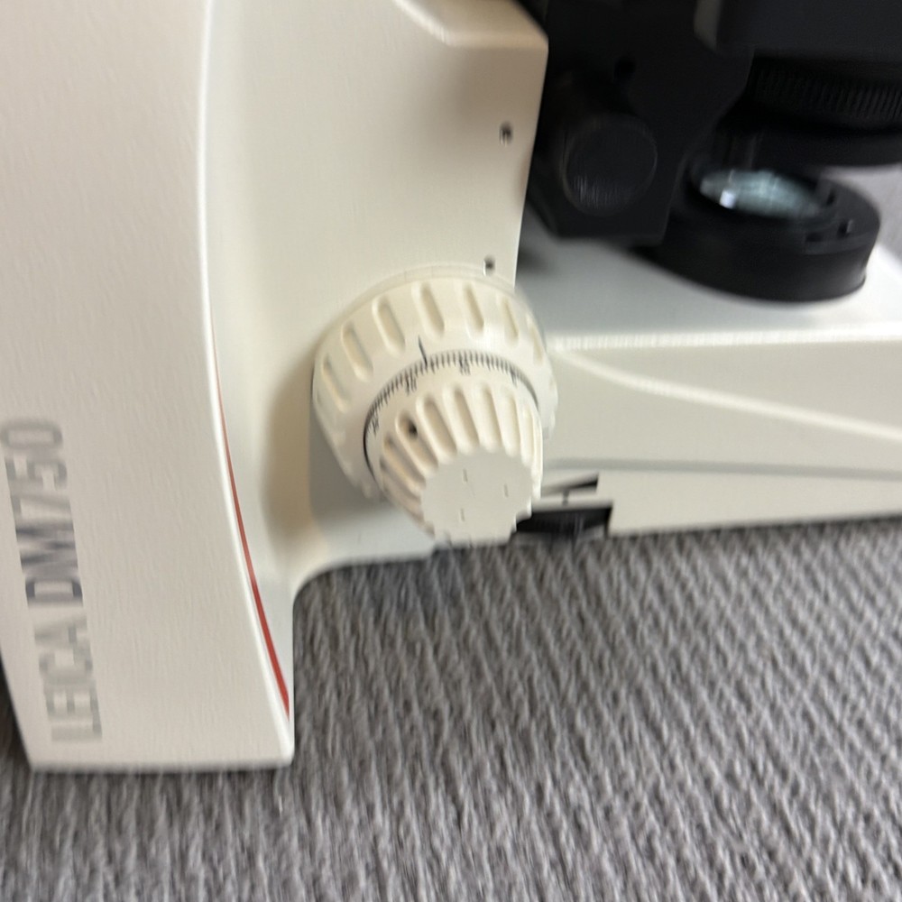 Leica DM750 Microscope W/ Objectives