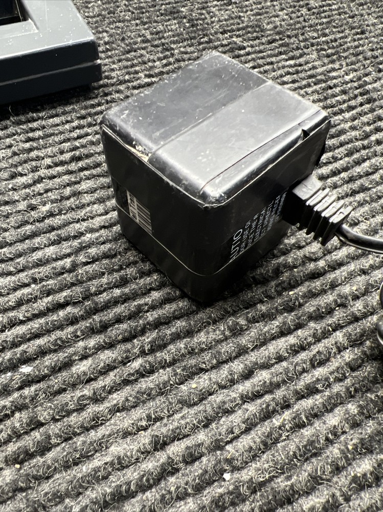 Used BRADY LS2000 Labeling System With case