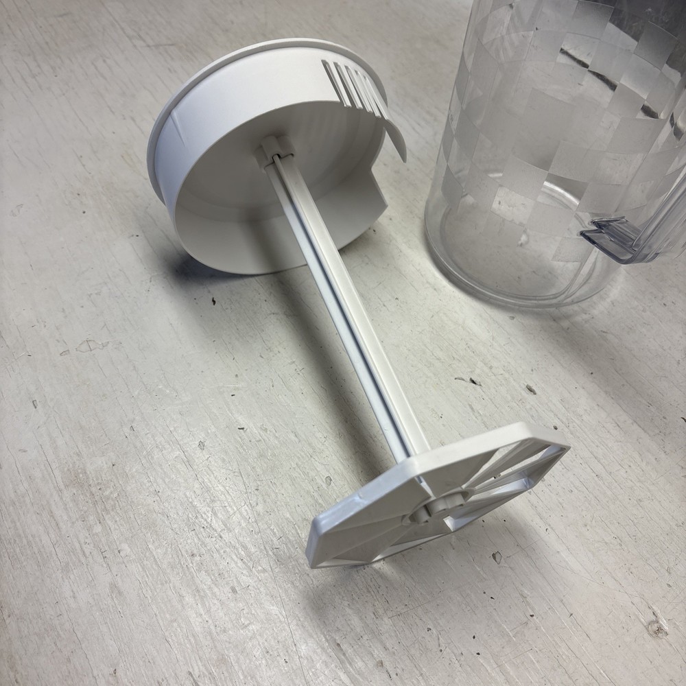 Pampered Chef Quick Stir 2 Quart Clear Pitcher Checker Board Pattern White Lid