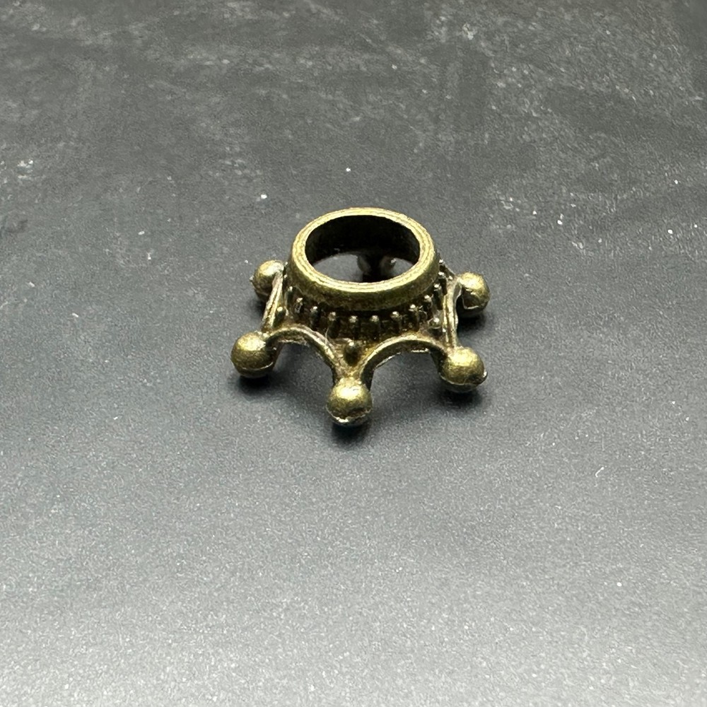 Metal crystal small ball base