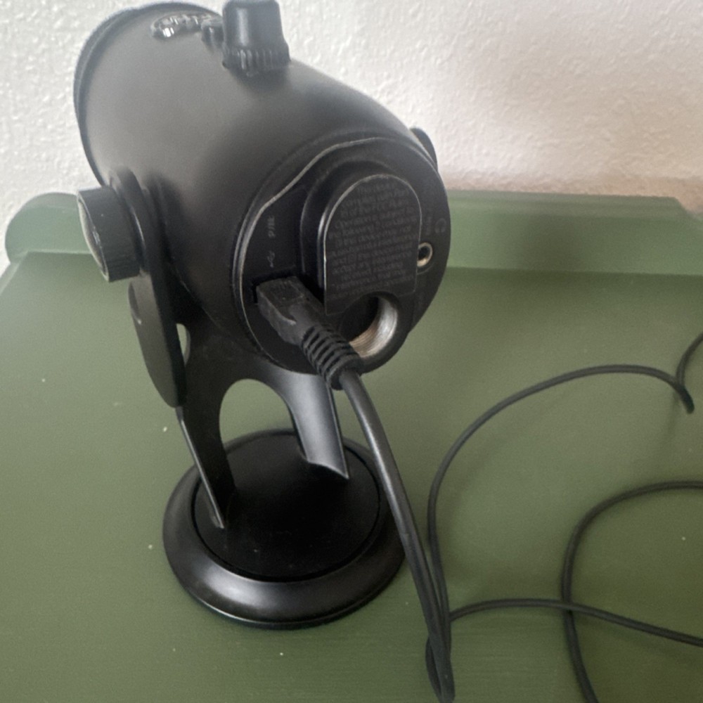 Blue Yeti USB Microphone Black Mute Volume Gain Multiple Polar Patterns