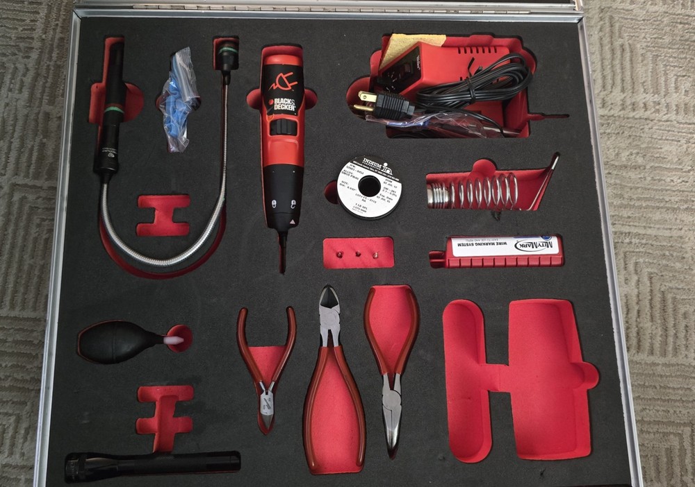 TK-105 A/G Kippertool Military Electronic System Tool Kit in Wilson case