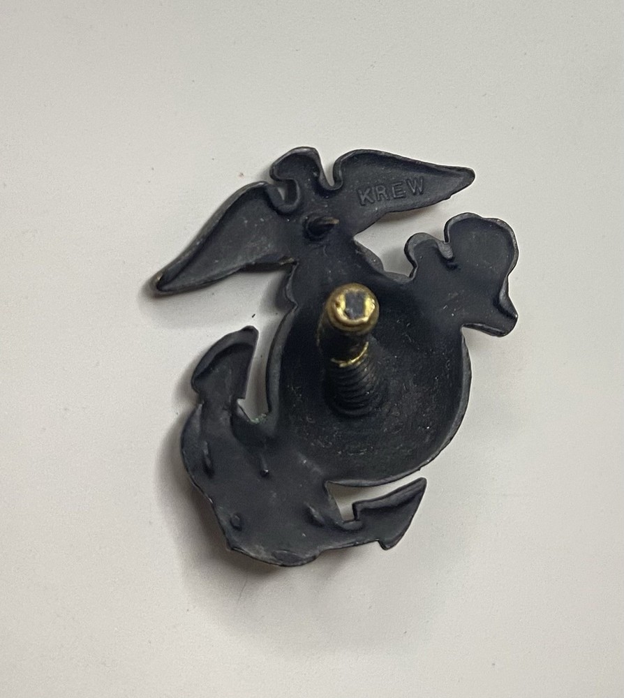 WWII USMC Eagle Globe Anchor Emblem Screw Back