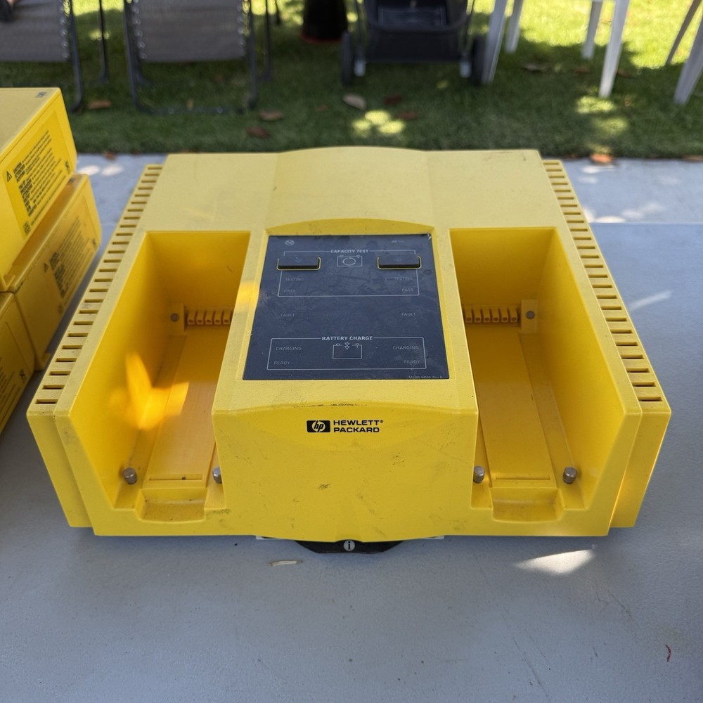 HP Defibrillator battery Charger