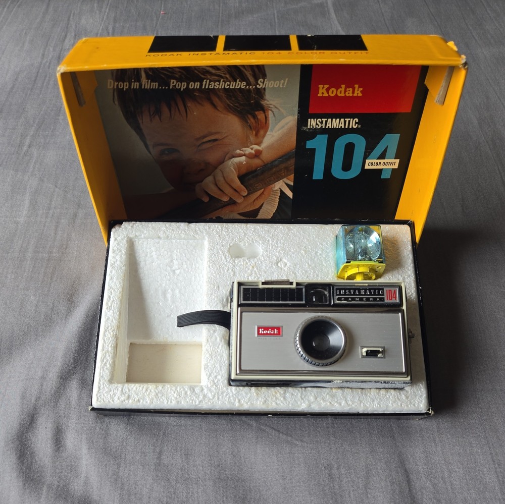 Vtg Kodak Instamatic 104 Camera 1960s Flashcube Box Untested