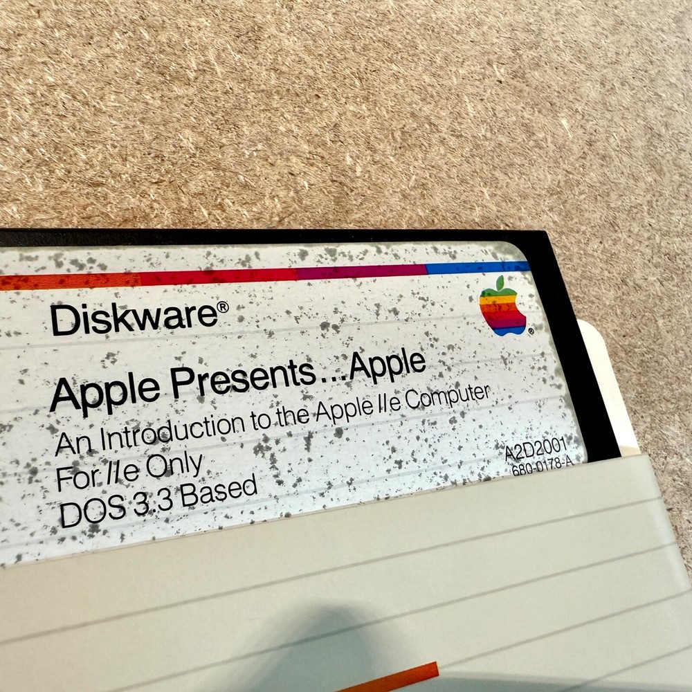 Apple Presents Apple An Introduction for Apple IIe DOS 3.3 Diskware 1982
