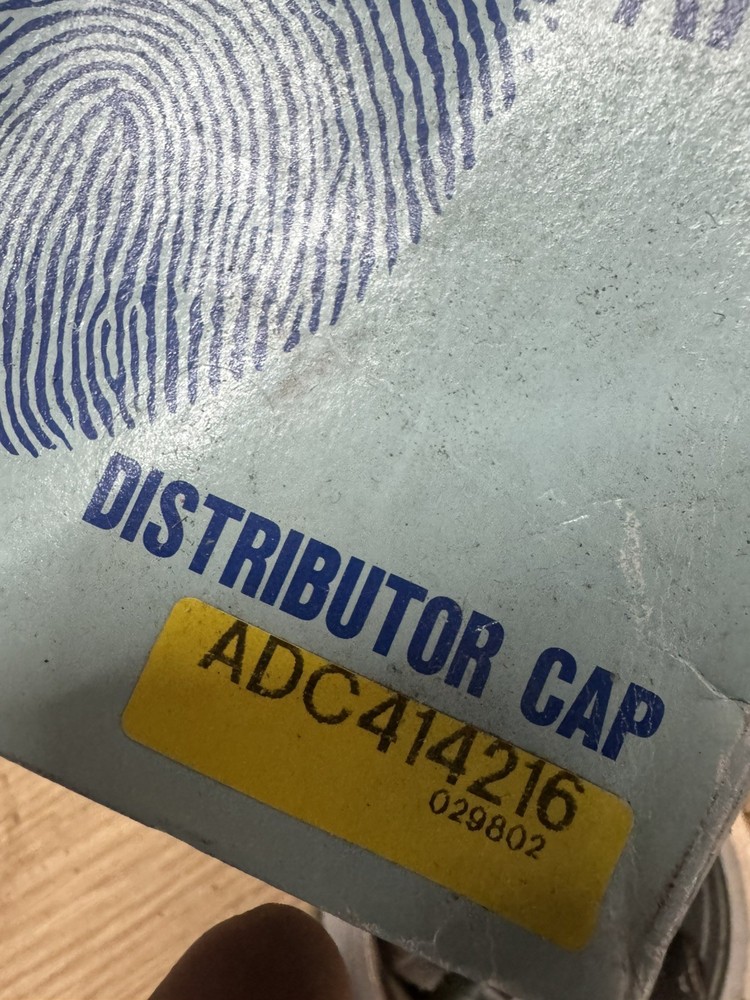 Mitsubishi Galant/Eclipse distributor cap 8727 Distributor MD618374 new