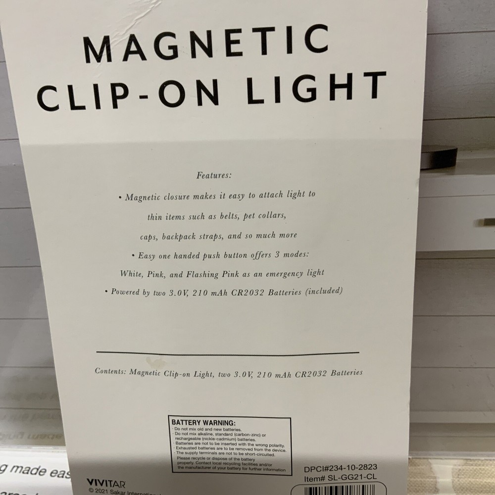 🐕‍🦺 Vivitar Magnetic Clip-On Safety Light 2 Light Modes & Push Button, White🆕