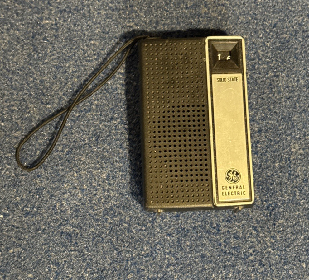 GE Model 7-2705C Transistor Radio   Tested and Working