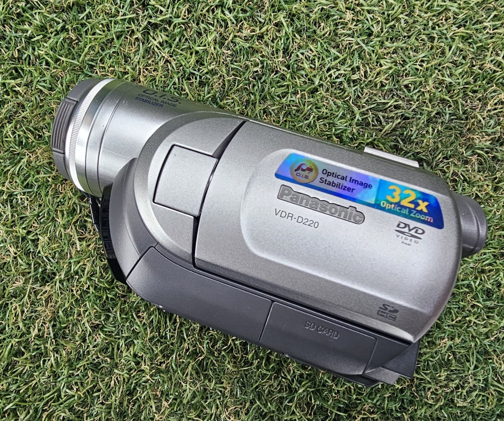 Panasonic VDR-D220 Handheld Mini DVD & SD Camcorder Boxed With Accessories