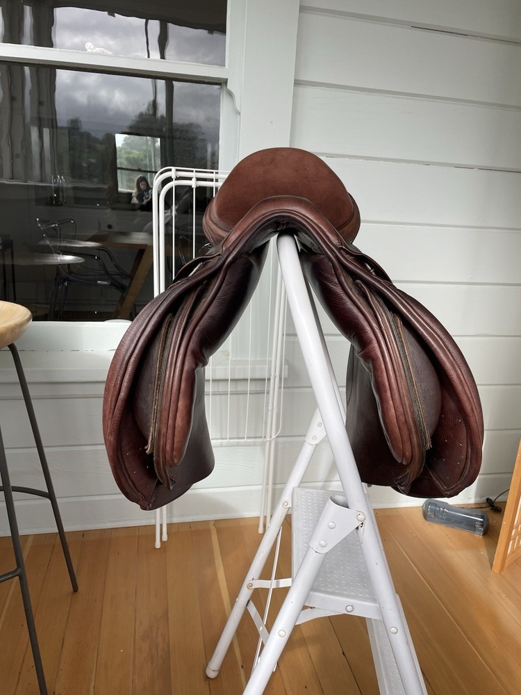 English Saddle - County Solution - 17 M SR - 2017 - Forward Flap - Jumper