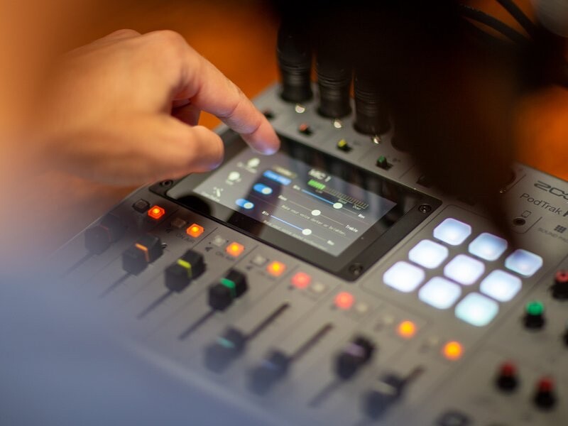 ZOOM PodTrak P8 Workstation for Podcast Recorder W/Box