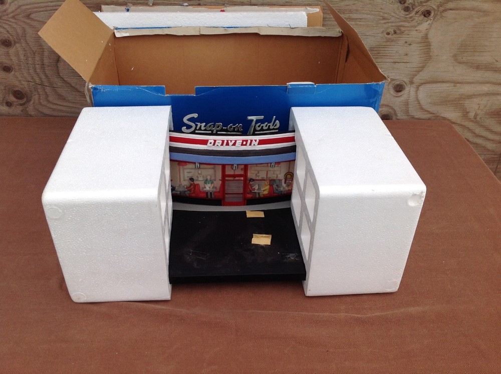 Snap-On Tools Fabulous 50's Drive-In Diorama