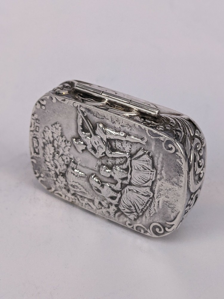 A solid silver hinged snuff box British hallmarked 1904 with medieval scene