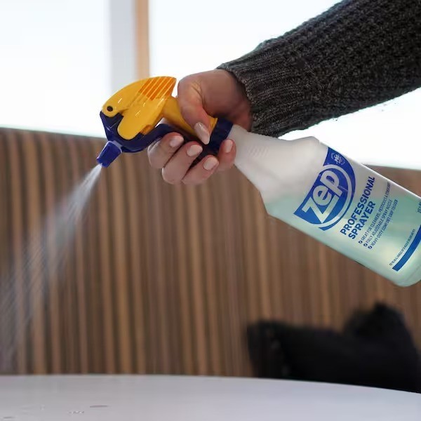 32 oz. Professional Spray Bottle (6-Pack)