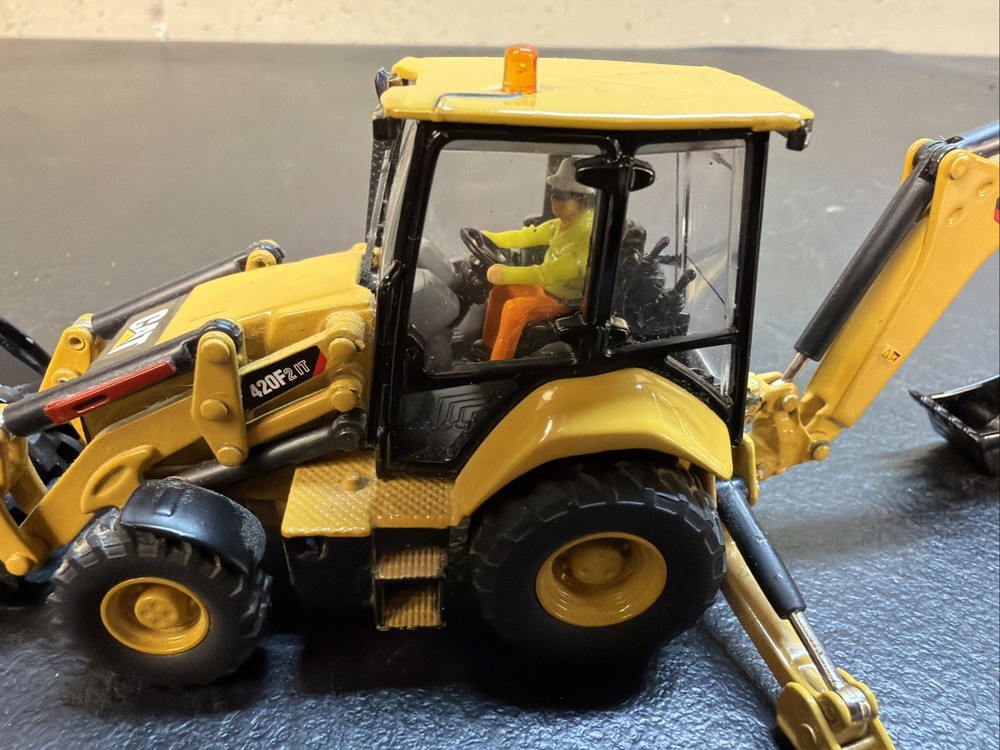 Diecast Masters 1:50 420F2 Backhoe Loader & Tin CLEAN