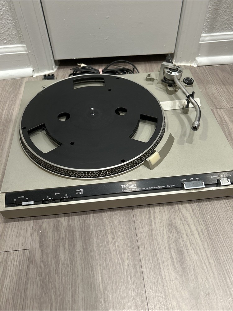 Technics Automatic Turntable SL-210