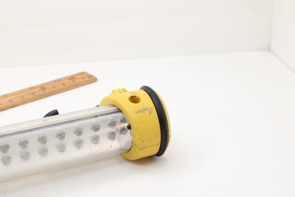 Intertek 18 LED 25 WattHanging Corded Work Light Works