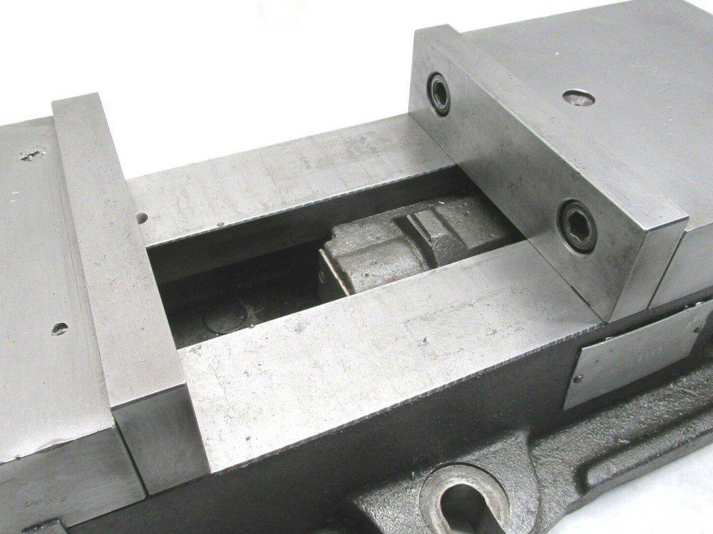 KURT ANGLOCK 6" MILLING MACHINE VISE w/ JAWS & HANDLE - #D60