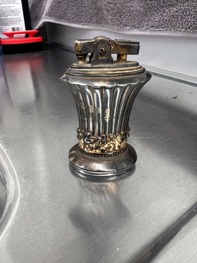 Vintage 1947 Ronson Newport Table Desk Lighter Silver Plated