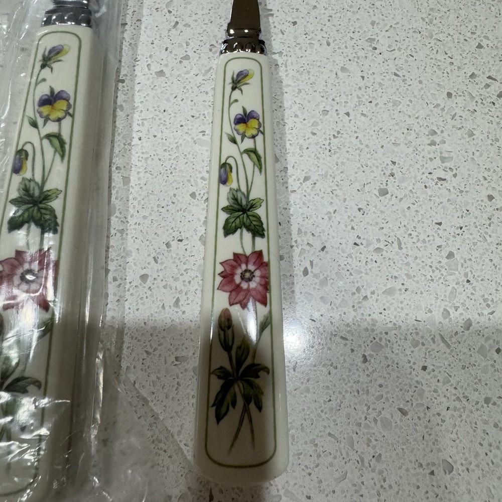 Studio NOA Japanese Flatware White Handle With Flowers 10 Pc Set