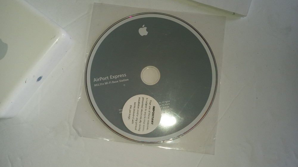 (2) Apple Airmac Chargers + (1) Airport Express With Software Bundle TESTED