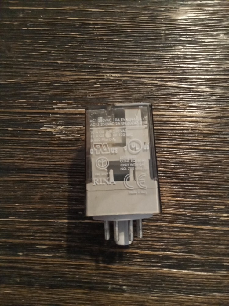 Allen-Bradley 700-HA32Z24 Ser. D Relay.