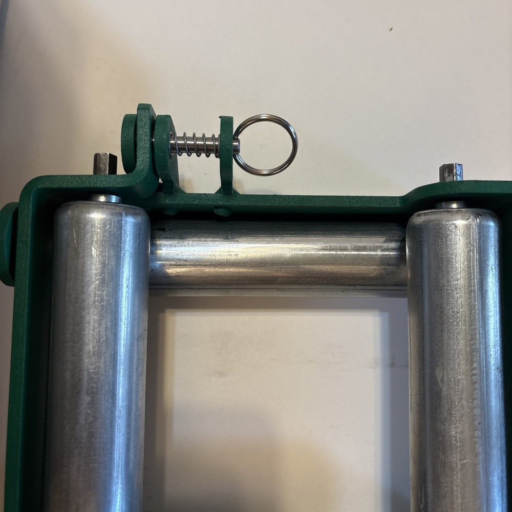 Greenlee CTR100 Medium Duty Cable Roller OPEN BOX NEW ROLLER FREE SHIPPING