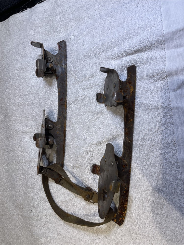 ANTIQUE  CLAMP ON ICE SKATES