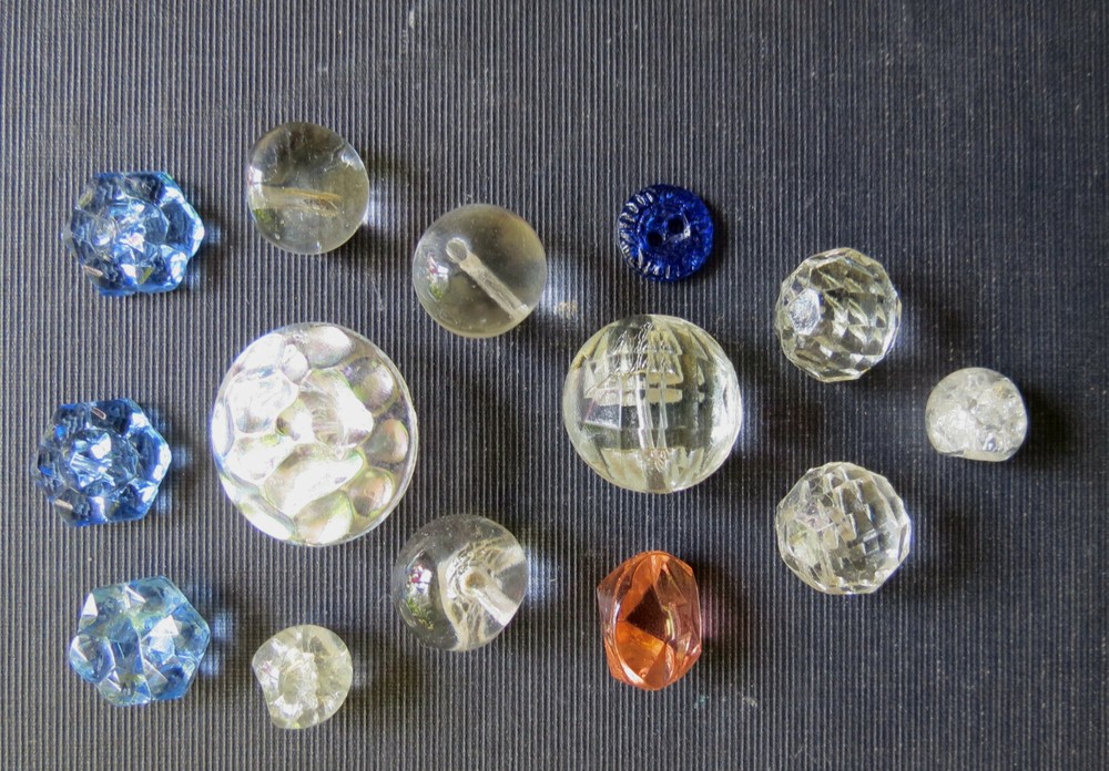 14 VINTAGE GLASS BUTTONS