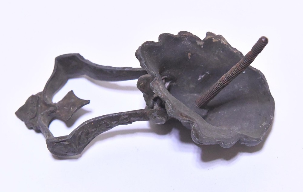 VINTAGE BRASS LIONS HEAD DRAWER PULL HANDLE