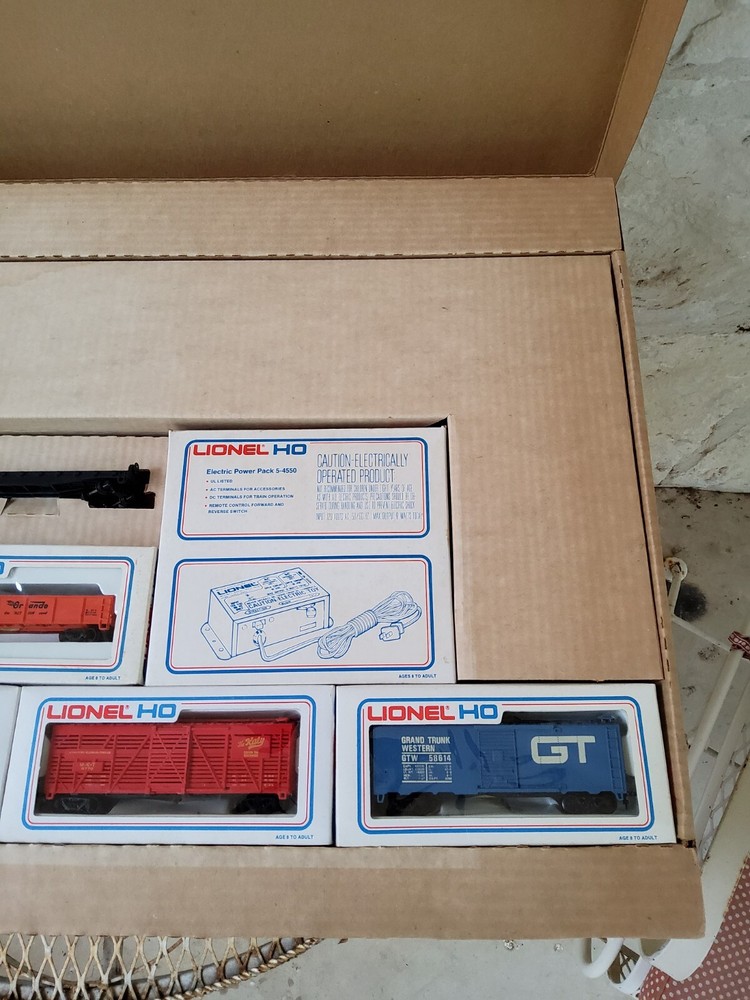 Lionel HO Gauge Railroading Set Electric