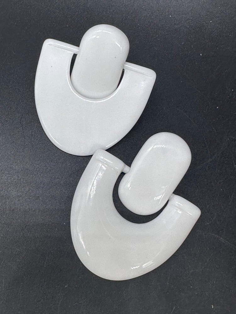ESTATE WHITE PLASTIC STATEMENT ART DECO POST EARRINGS