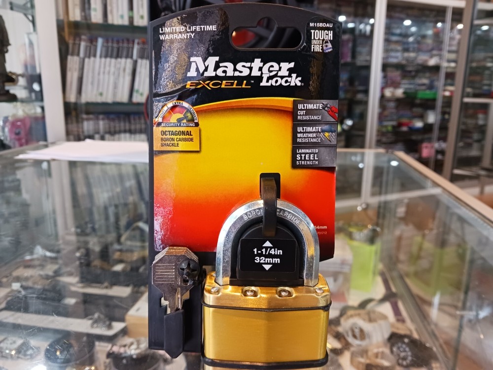 MASTER LOCK PADLOCK EXCELL 32mm OCTAGONAL BORON CARBINE SHACKLE LAMINATED