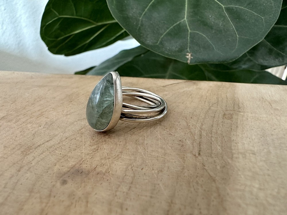 925 Sterling Silver & Stone Ring (Size 7.5)