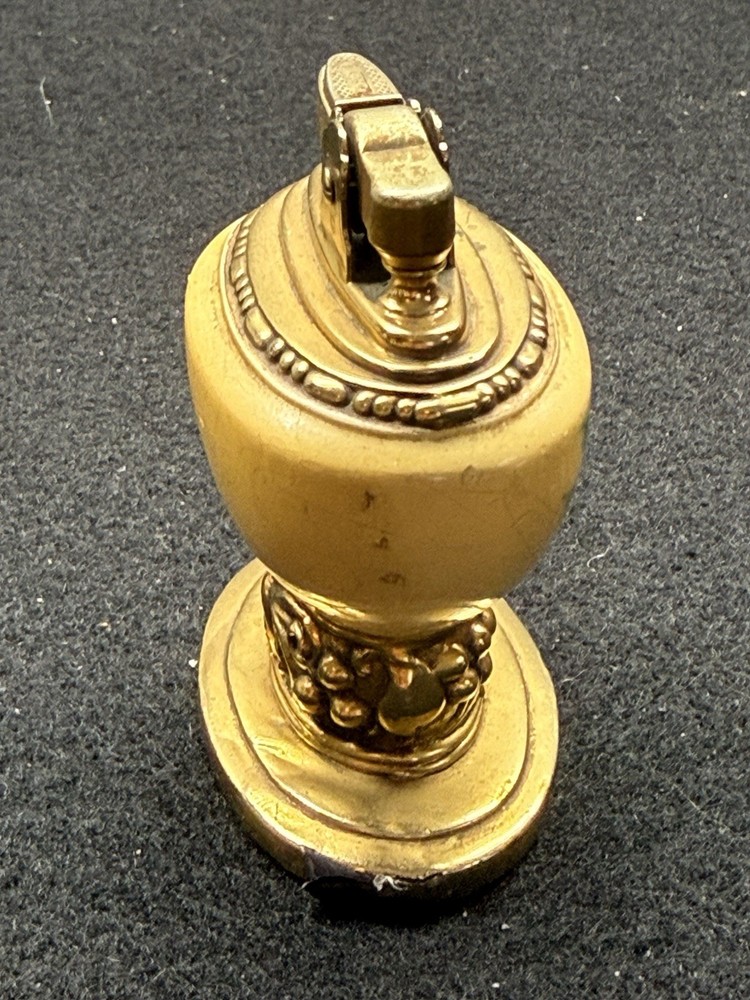 Vintage Ronson "Leona" Table & Desk Lighter