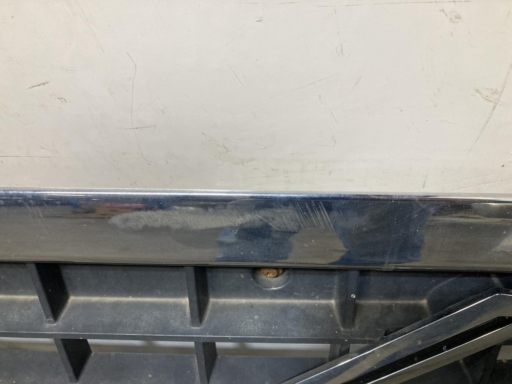 2003-2017 Volvo VNL Grille - Used