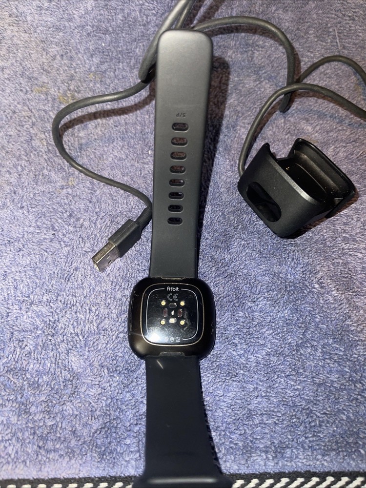 Fitbit Versa Heart Rate Unisex Watch