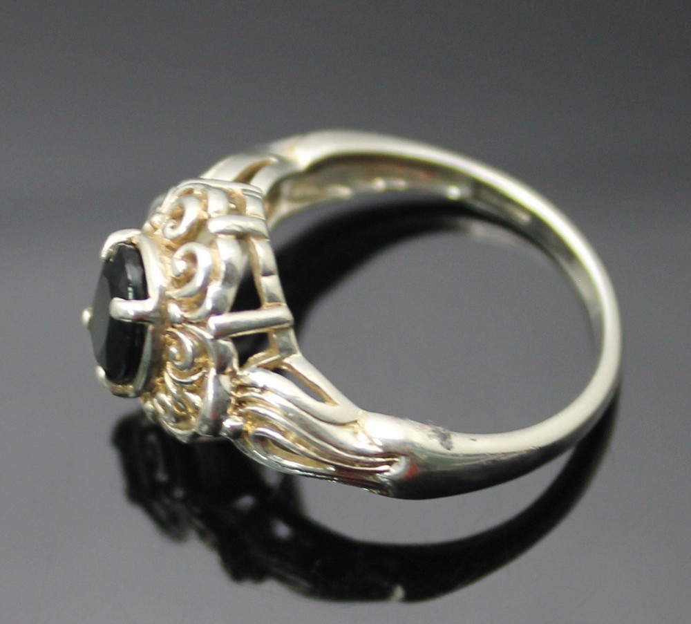OVAL SHAPED GENUINE AUSTRALIAN SAPPHIRE CUT OUT SCROLL STERLING SILVER RING 9